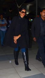 Deepika Padukone snapped at airport on 20th Jan 2016
